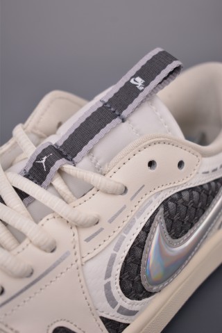 Air Jordan 1 Low 'Technical White' view 7