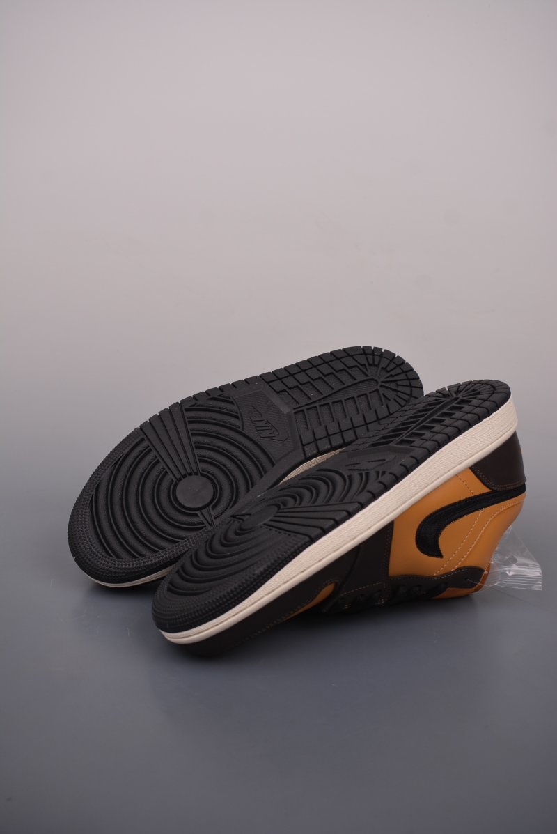 Air Jordan 1 Low 'Brown' view