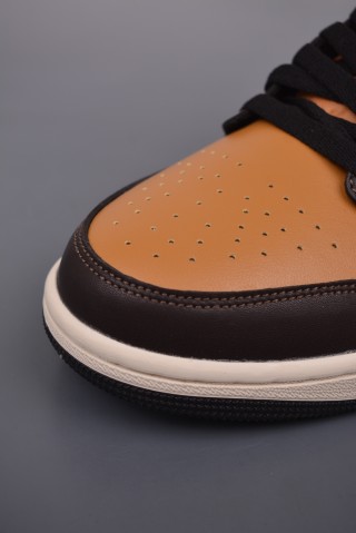 Air Jordan 1 Low 'Brown' view 6