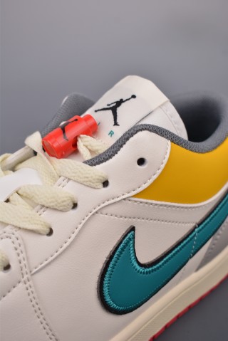 Air Jordan 1 Low 'White / Green' view 7