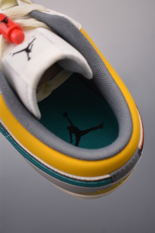 Air Jordan 1 Low 'White / Green' view 9