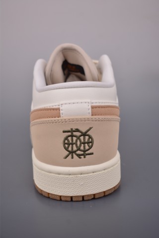 Air Jordan 1 Low 'White / Brown' view 4