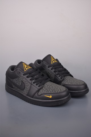 Air Jordan 1 Low 'Black / Gold' view 1