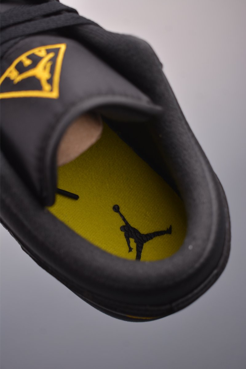 Air Jordan 1 Low 'Black / Gold' view