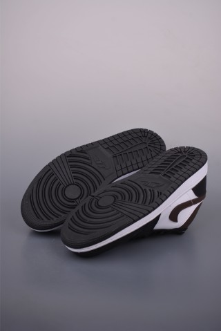 Air Jordan 1 Low 'Mocha' view 3