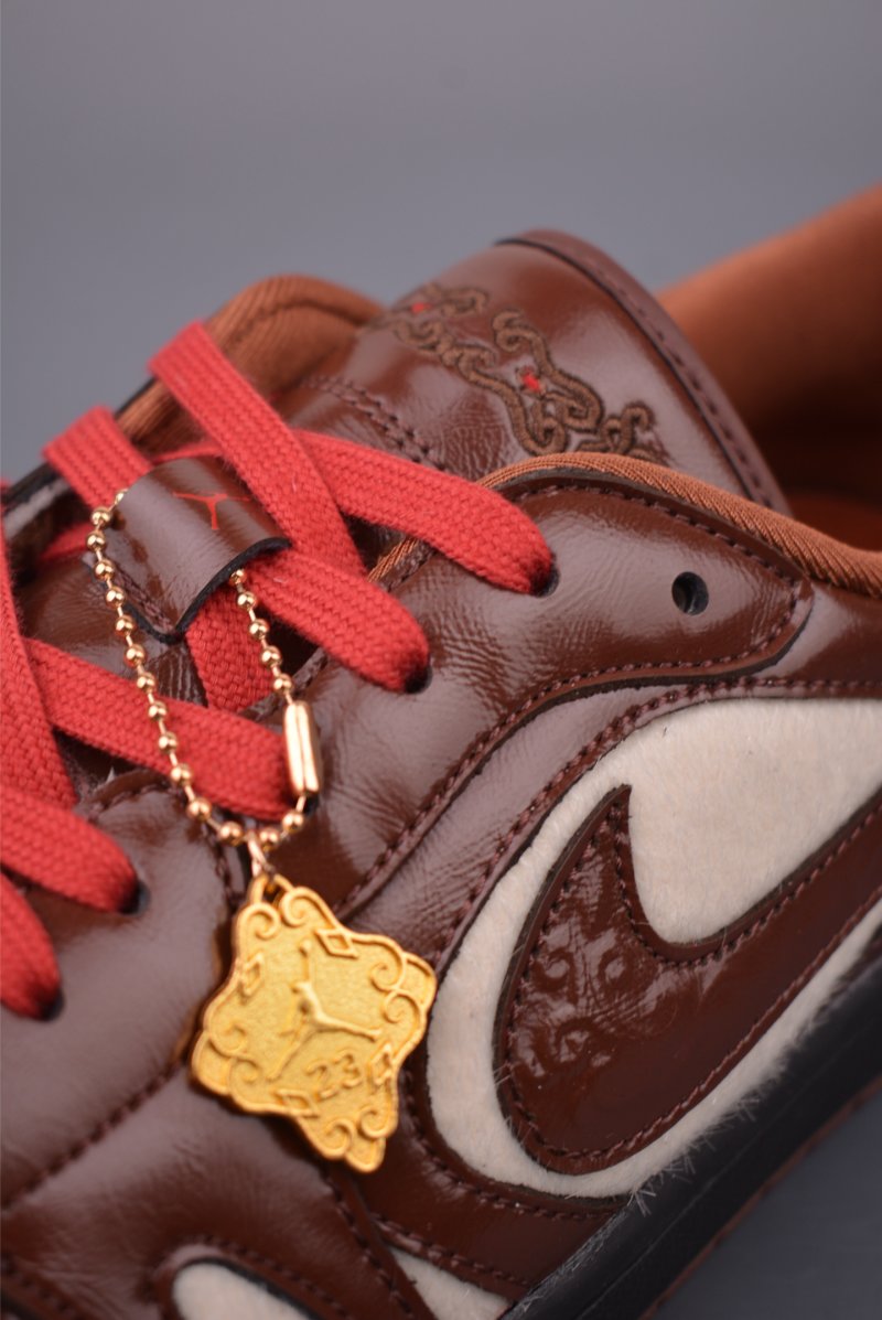 Air Jordan 1 Low 'White / Brown' view
