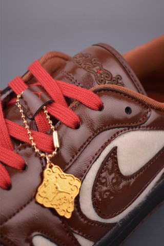 Air Jordan 1 Low 'White / Brown' view 7