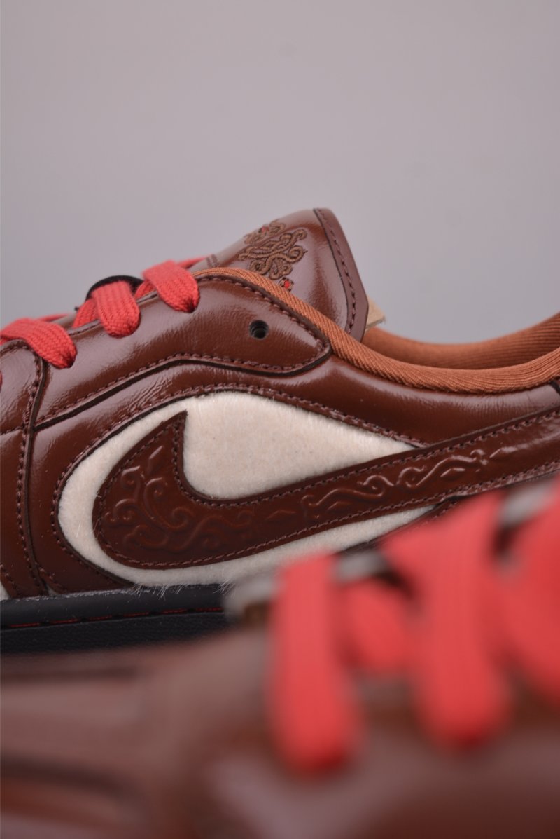 Air Jordan 1 Low 'White / Brown' view