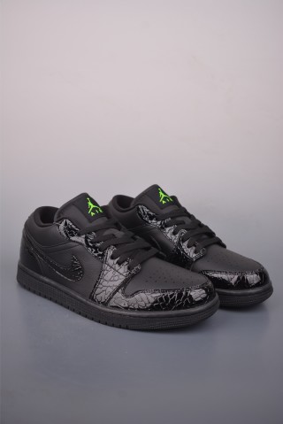 Air Jordan 1 Low 'Black / Green' view 1