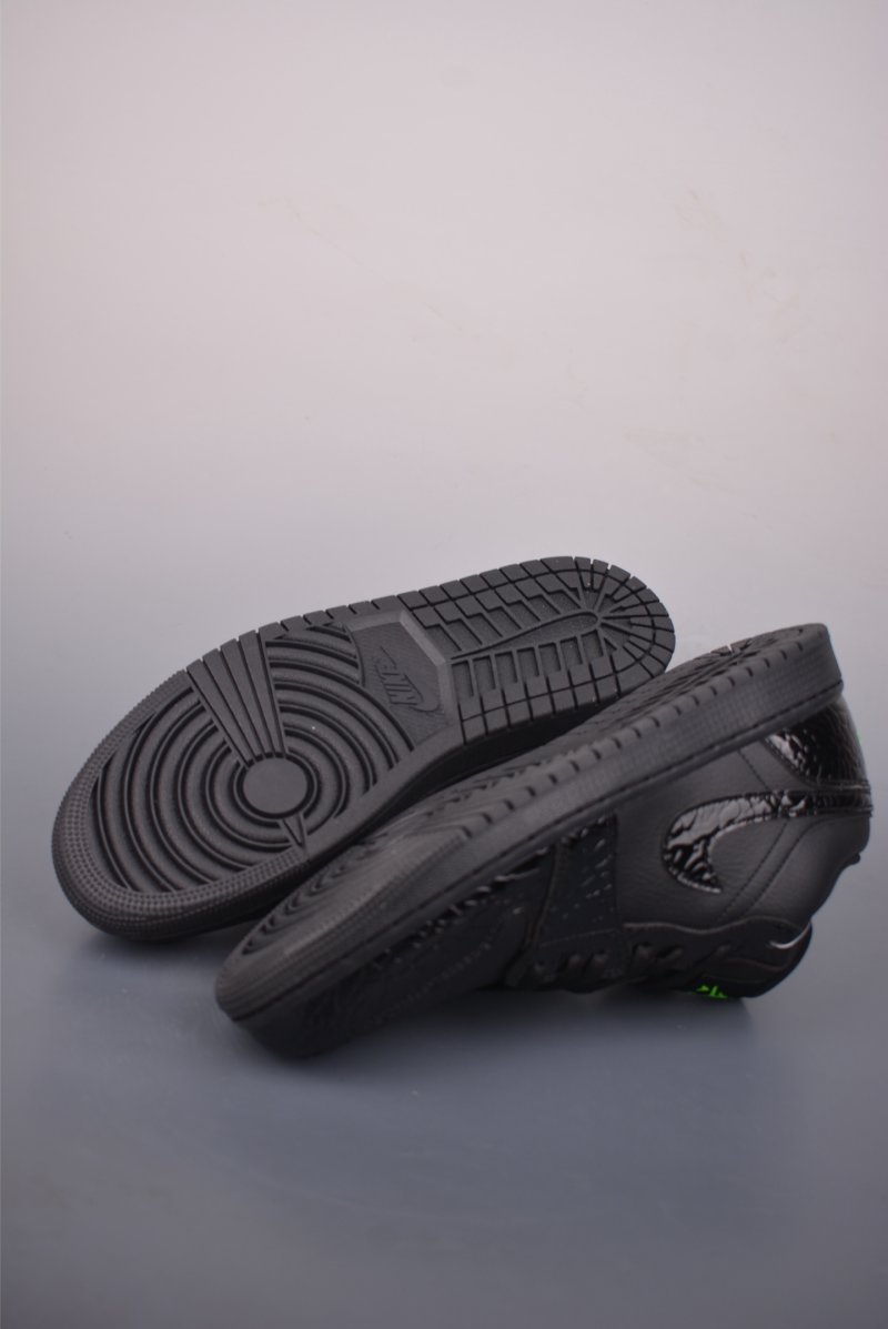 Air Jordan 1 Low 'Black / Green' view