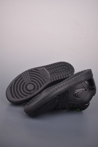 Air Jordan 1 Low 'Black / Green' view 3