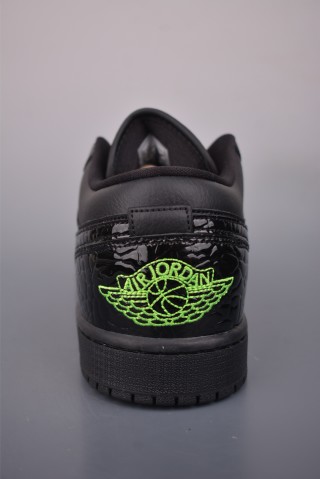 Air Jordan 1 Low 'Black / Green' view 4