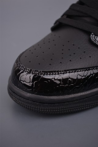Air Jordan 1 Low 'Black / Green' view 6