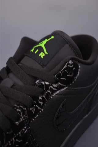Air Jordan 1 Low 'Black / Green' view 7