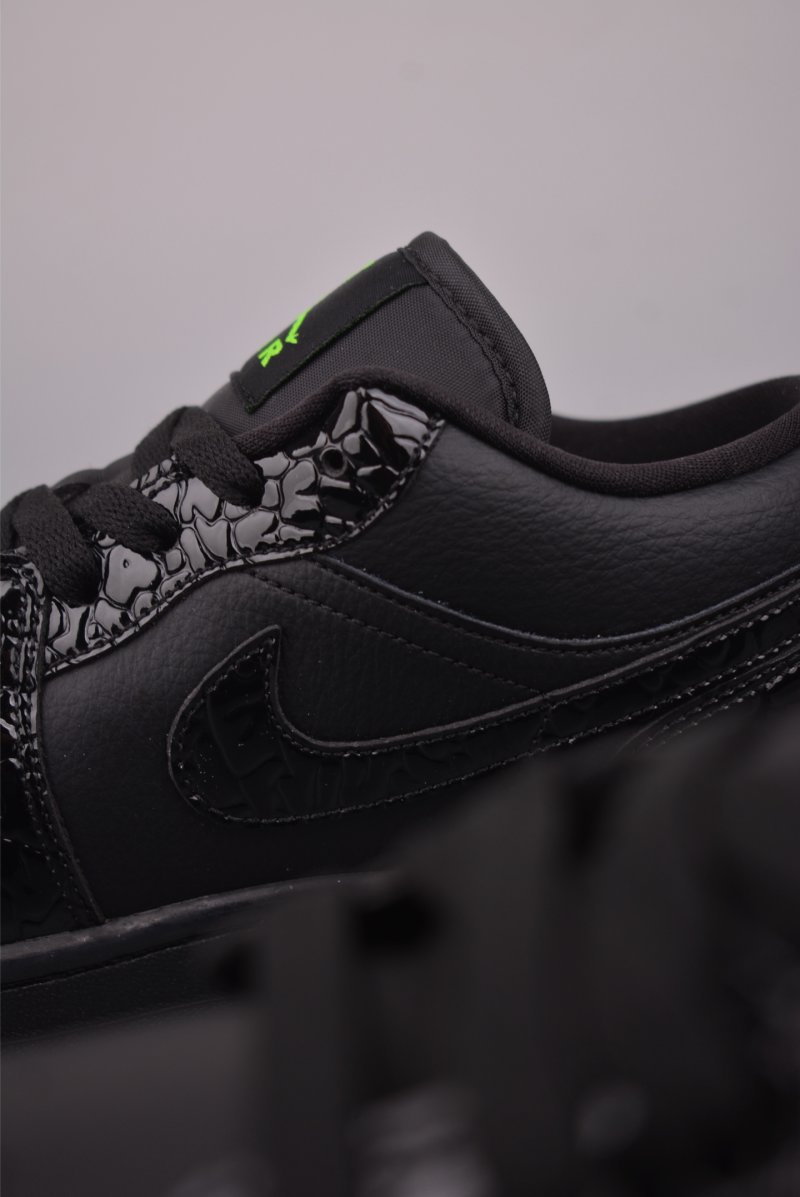 Air Jordan 1 Low 'Black / Green' view
