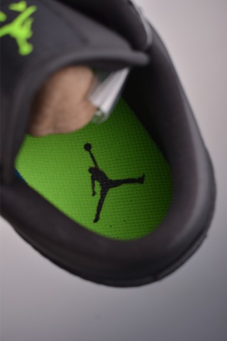 Air Jordan 1 Low 'Black / Green' view 9