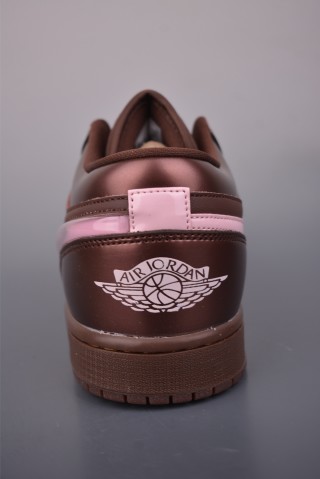 Air Jordan 1 Low 'Chocolate Brown' view 4