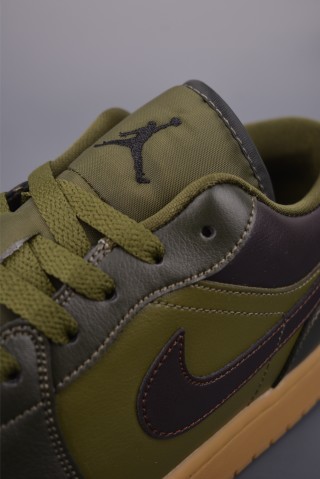 Air Jordan 1 Low 'Dark Green' view 7
