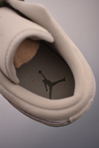 Air Jordan 1 Low 'Light Grey' view 9