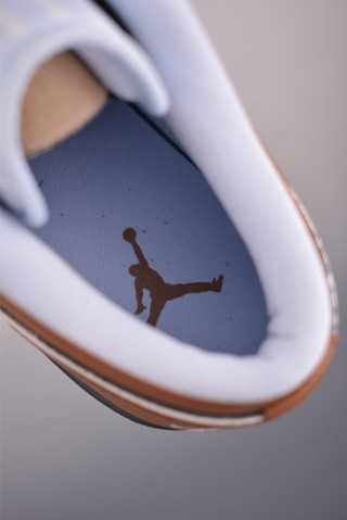Air Jordan 1 Low 'Deep Brown' view 9