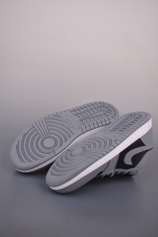 Air Jordan 1 Low 'Charcoal Grey' view 3