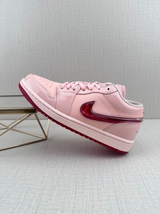 Air Jordan 1 Low 'Valentine's' view 1