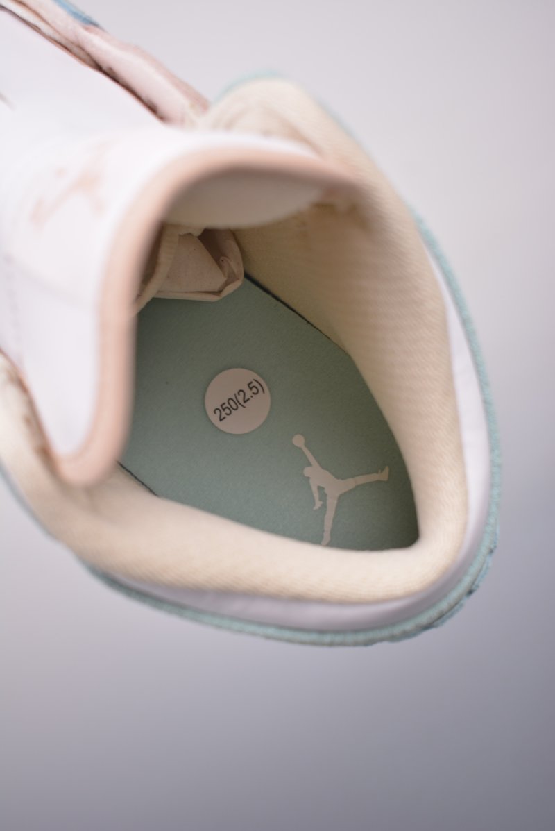 Air Jordan 1 Mid 'White / Blue / Pink' view