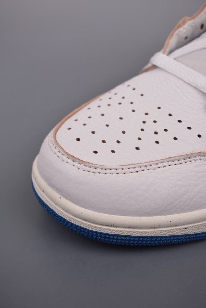 Air Jordan 1 Mid 'White / Blue' view
