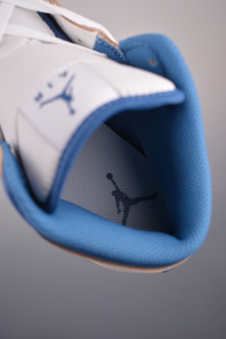 Air Jordan 1 Mid 'White / Blue' view 9