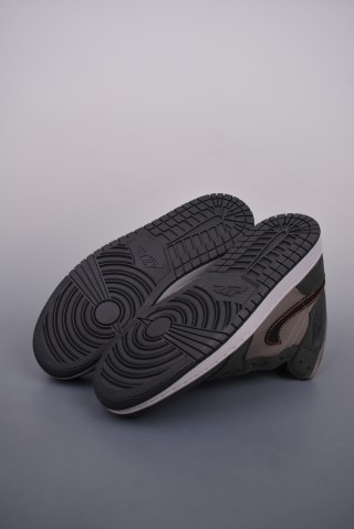 Air Jordan 1 Mid 'Black / Grey' view 3