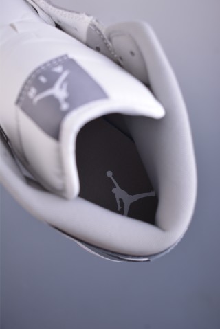 Air Jordan 1 Mid 'White / Grey' view 9