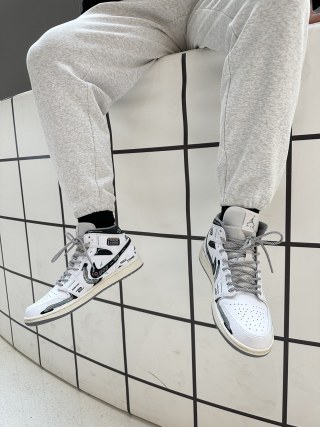 Air Jordan 1 Mid 'Cyberpunk' view 2