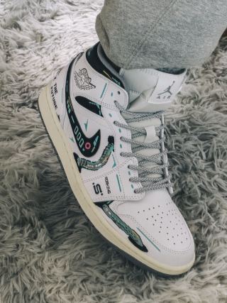 Air Jordan 1 Mid 'Cyberpunk' view 4