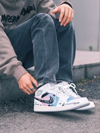 Air Jordan 1 Mid 'Cyberpunk' view 8