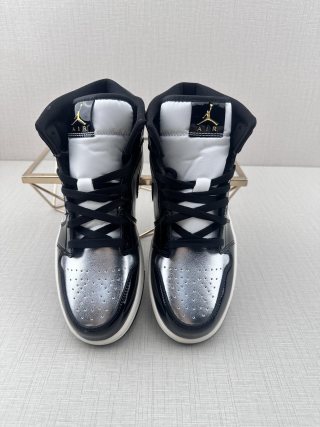 Air Jordan 1 Mid view 9