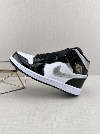 Air Jordan 1 Mid 'Black / White / Silver' view 1