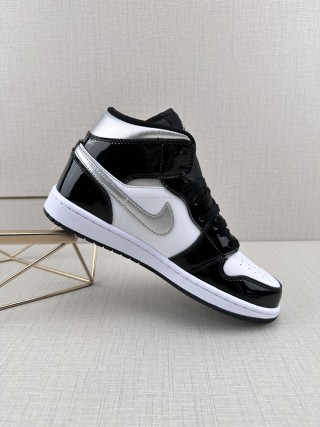 Air Jordan 1 Mid 'Black / White / Silver' view 2