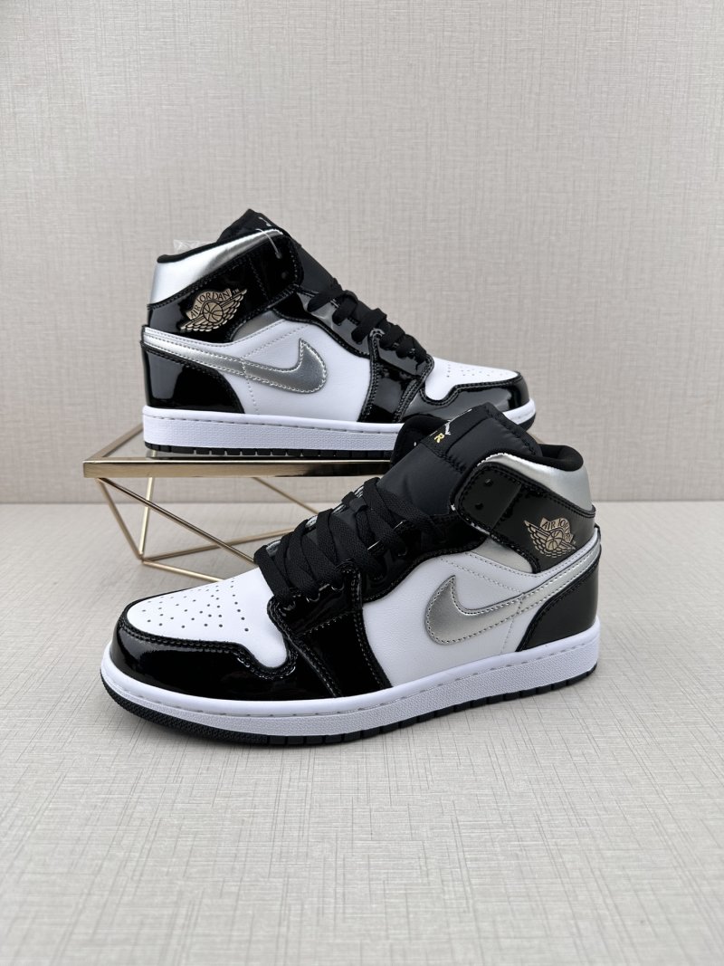 Air Jordan 1 Mid 'Black / White / Silver' view