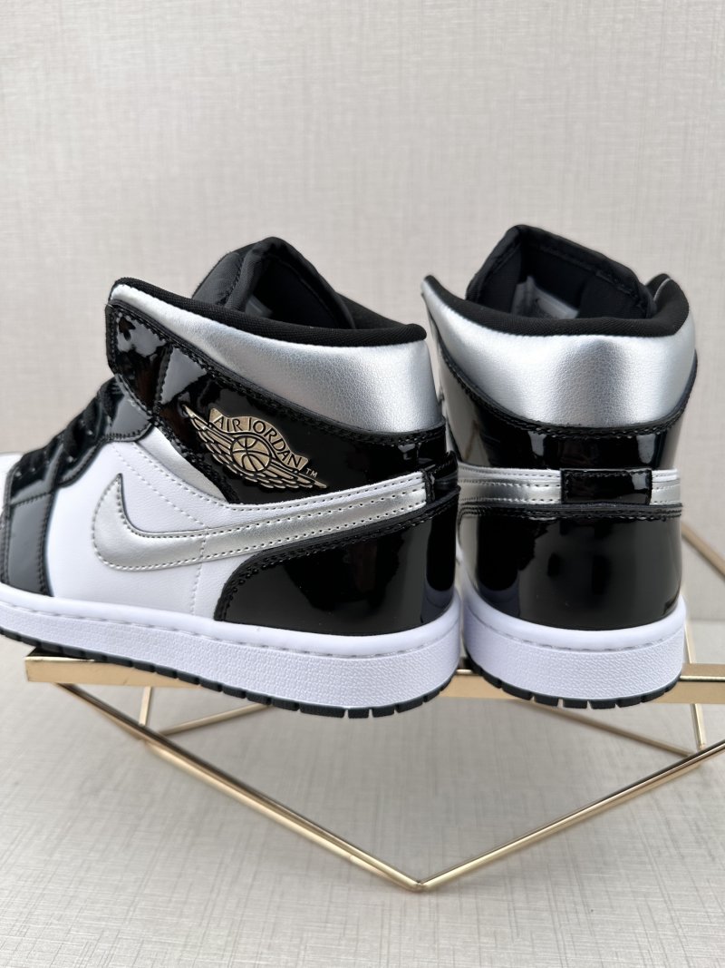Air Jordan 1 Mid 'Black / White / Silver' view