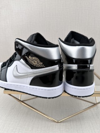 Air Jordan 1 Mid 'Black / White / Silver' view 5