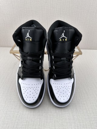 Air Jordan 1 Mid 'Black / White / Silver' view 9