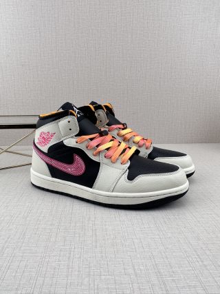 Air Jordan 1 Mid 'Black / Grey' view 3