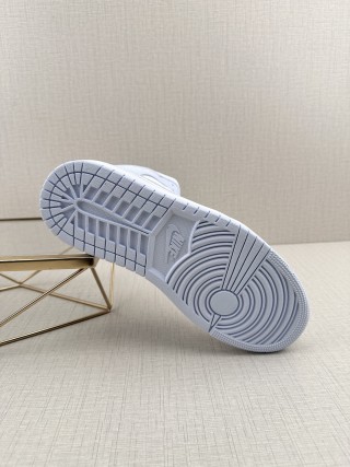 Air Jordan 1 Mid 'White / Light Blue' view 6