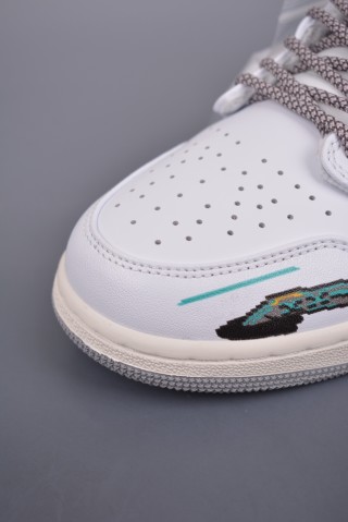 Air Jordan 1 Mid 'Cyberpunk' view 6
