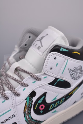 Air Jordan 1 Mid 'Cyberpunk' view 7