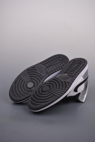 Air Jordan 1 Mid 'Black / Silver' view 3