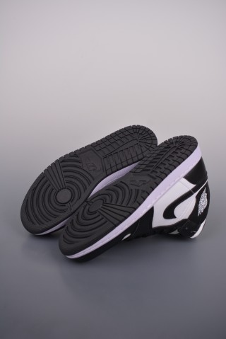 Air Jordan 1 Mid 'Panda' view 3