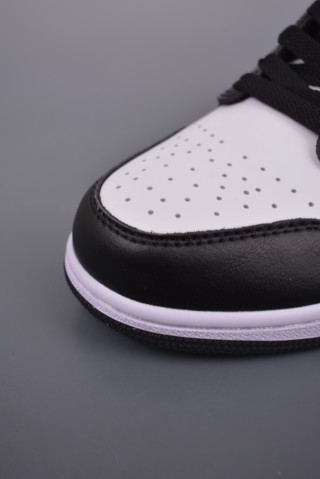 Air Jordan 1 Mid 'Panda' view 6