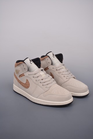 Air Jordan 1 Mid 'White / Brown Toe' view 1