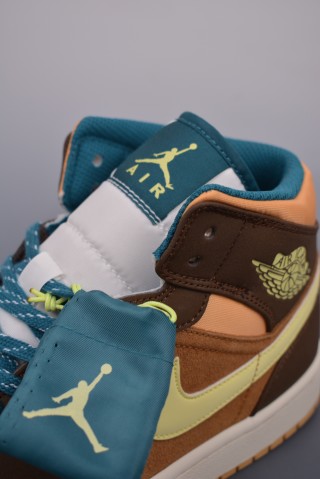 Air Jordan 1 Mid 'Brown / Green Toe' view 7